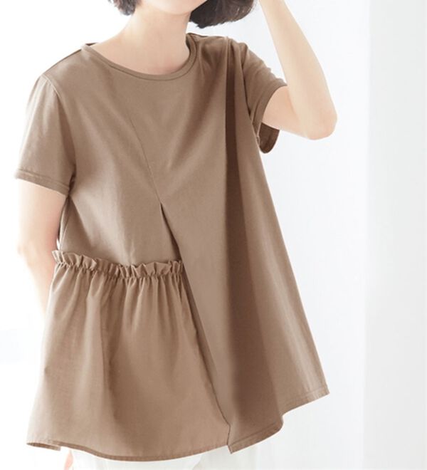 Viola e Viola（ヴィオラ エ ヴィオラ）の「アシメ異素材使いギャザーＴシャツ（カットソー）」｜モカ