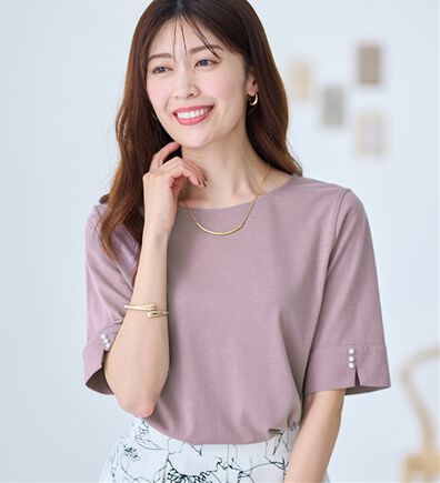 alotta（アロッタ）の「【選べる袖丈】柔らか綿混素材パール調ボタンＴシャツ（カットソー）」