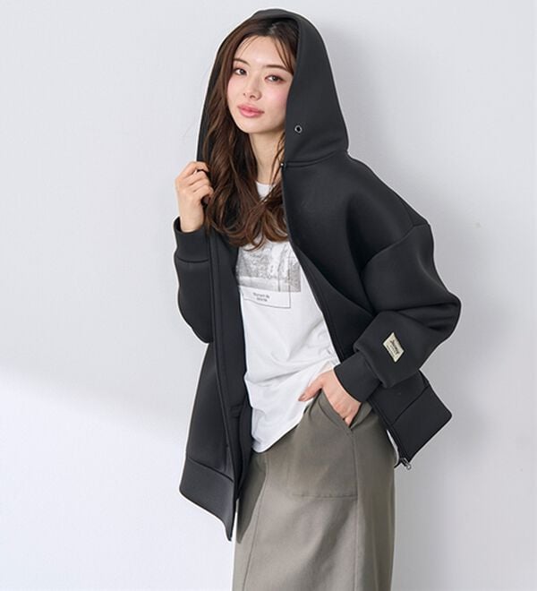 BELLUNA（ベルーナ）の「肩が疲れにくい！マシュマロ感覚ジップフーディー（ブルゾン）」｜詳細画像