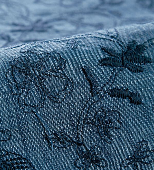 BELLUNA（ベルーナ）の「＜カジュアルを大人に着こなす！＞綿１００％デニム素材刺しゅうチュニック（チュニック）」｜詳細画像