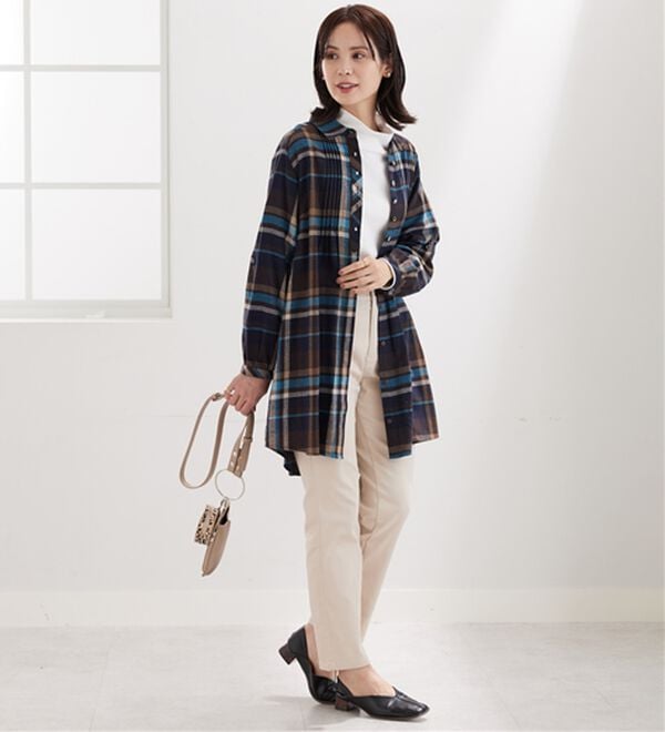 BELLUNA（ベルーナ）の「多ボタン使いチェック柄シャツチュニック（チュニック）」｜詳細画像