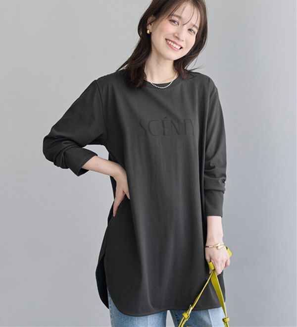 Viola e Viola（ヴィオラ エ ヴィオラ）の「ひんやり＆さらり綿混チュニックＴシャツ（チュニック）」｜チャコールロゴ／長袖