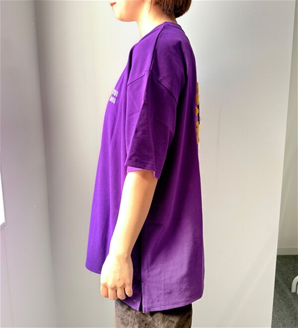 BELLUNA（ベルーナ）の「＜Ｄｉｓｎｅｙ＞【ミッキー】バックサガラ刺しゅうワイドシルエットＴシャツ（Tシャツ）」｜詳細画像