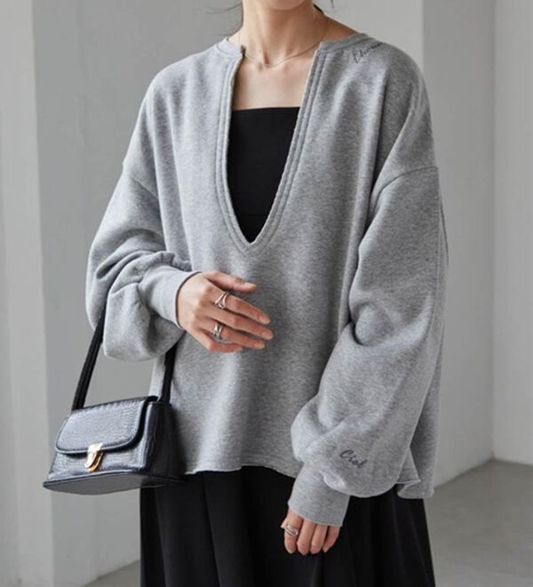 RANAN（ラナン）の「裏起毛Ｖネックロゴ刺しゅうスウェット（トレーナー・スウェット）」｜詳細画像