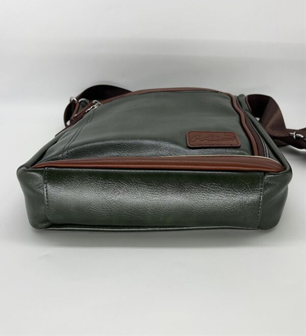 「＜クロコダイル＞トリプルファスナーショルダー（メンズショルダーバッグ）」｜詳細画像