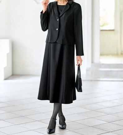 BELLUNA（ベルーナ）の「ストレッチ素材！テーラードジャケット重ね着風ワンピース（ブラックフォーマル（喪服・礼服））」