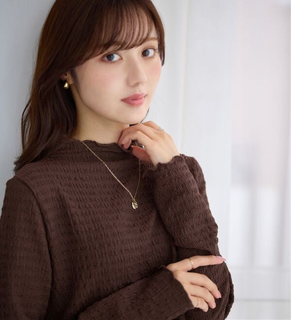 alotta（アロッタ）の「頼れる着回し力！立体ジャガード素材インナープルオーバー（カットソー）」｜ブラウン