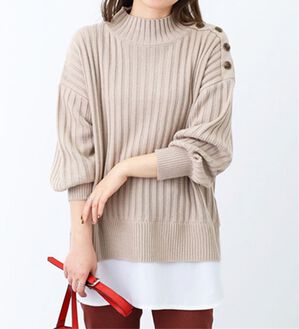 BELLUNA（ベルーナ）の「肩ボタン重ね着風ニットチュニック（チュニック）」｜ベージュ