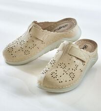 BELLUNA（ベルーナ）の「幅広柔らか素材のベルトポイントミュール（サンダル・ミュール）」