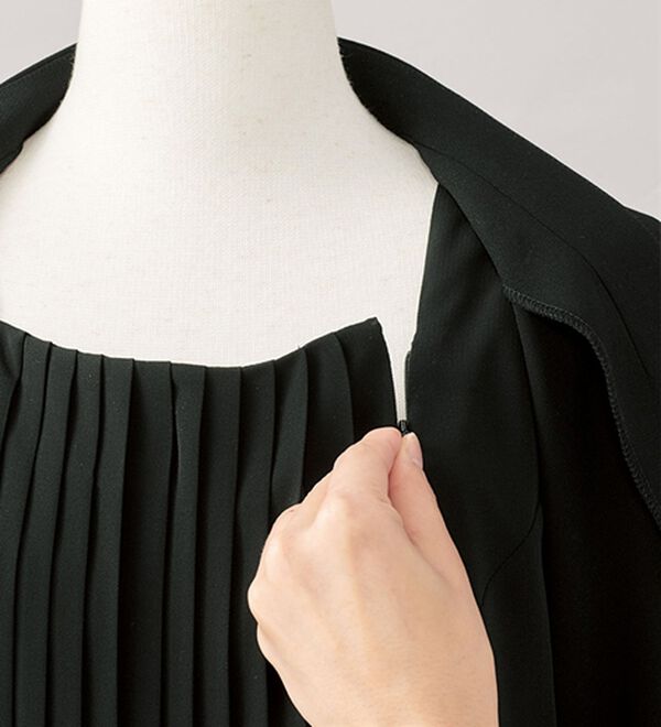 BELLUNA（ベルーナ）の「洗えるストレッチ！ロングジャケット重ね着風ワンピース（ブラックフォーマル（喪服・礼服））」｜詳細画像