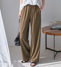 Viola e Viola（ヴィオラ エ ヴィオラ）の「【接触冷感】さらテロ楽のびストレートパンツ【選べる２丈】（フルレングスパンツ）」
