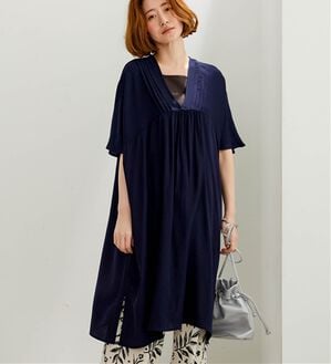 BELLUNA（ベルーナ）の「スラブ素材タック使いゆったりワンピース（その他ワンピース）」｜ネイビー
