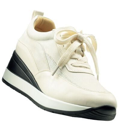 BELLUNA（ベルーナ）の「４Ｅ厚底ラインデザインスニーカー（スニーカー）」