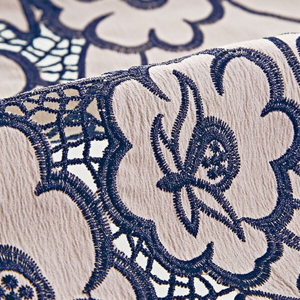 BELLUNA（ベルーナ）の「配色カットワーク刺しゅう使いチュニック（チュニック）」｜詳細画像