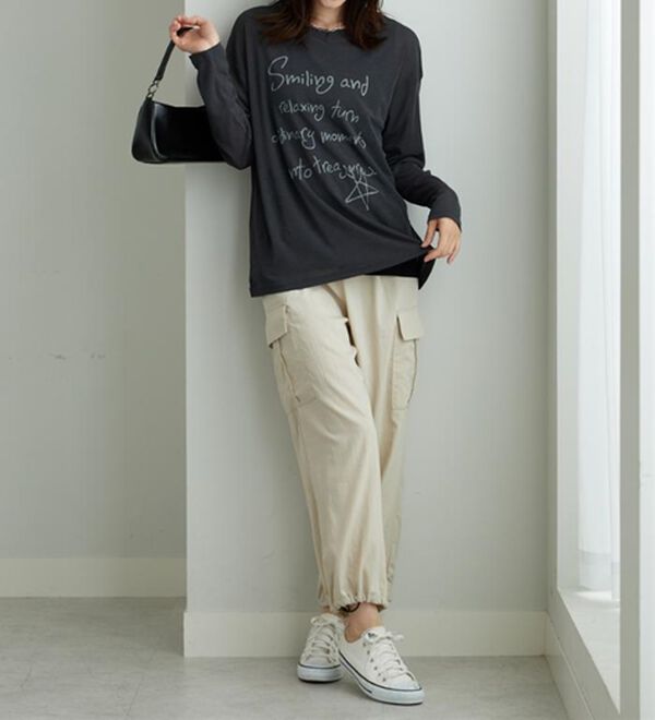 BELLUNA（ベルーナ）の「シアー素材ラクガキ風ロゴプルオーバー（カットソー）」｜詳細画像