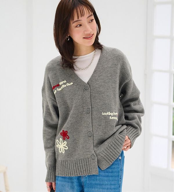 BELLUNA（ベルーナ）の「配色刺しゅう使いニットカーディガン（ニットカーディガン）」｜詳細画像