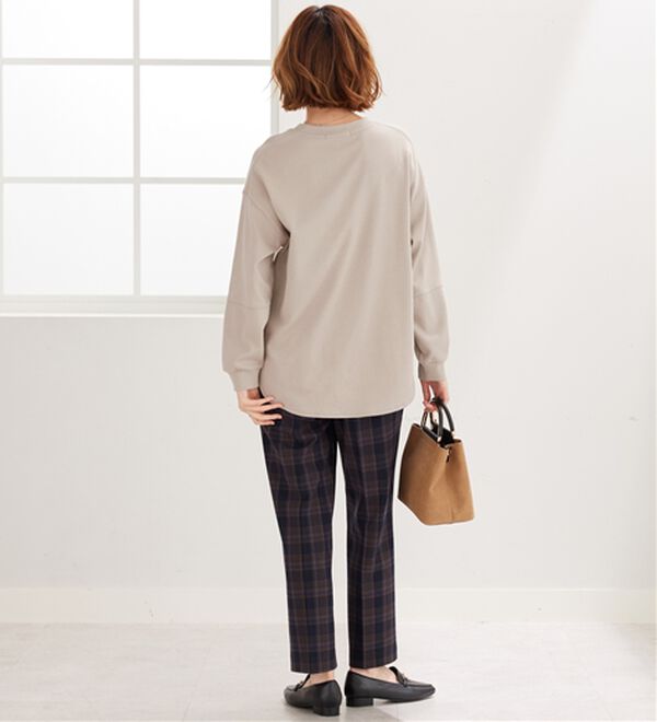 BELLUNA（ベルーナ）の「吸湿発熱ポンチ素材袖切替プルオーバー（カットソー）」｜詳細画像