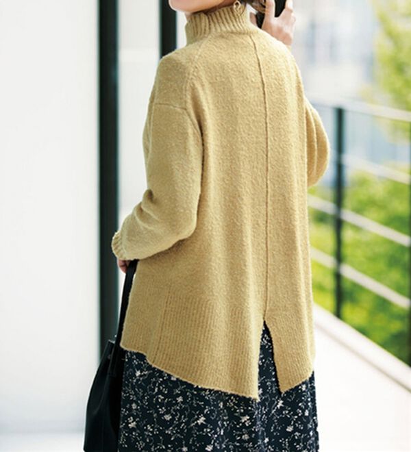 BELLUNA（ベルーナ）の「オーガニックコットン混バックスリットニット（ニット・セーター）」｜ハニーイエロー