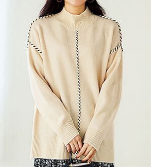 BELLUNA（ベルーナ）の「配色ステッチハイネックプルオーバー（ニット・セーター）」｜オフ白
