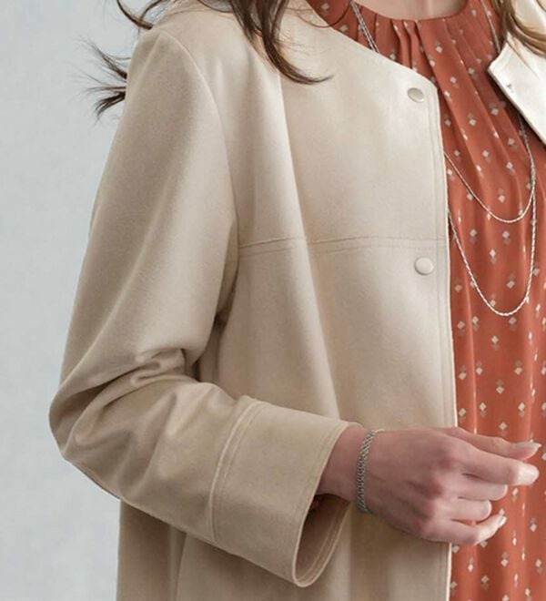 BELLUNA（ベルーナ）の「スエード調ノーカラーロング丈ジャケット（ノーカラージャケット）」｜詳細画像