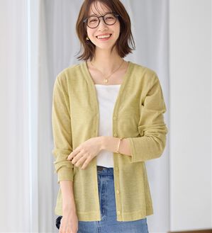 Viola e Viola（ヴィオラ エ ヴィオラ）の「ＶネックベーシックＵＶカーディガン（ニットカーディガン）」｜イエロー