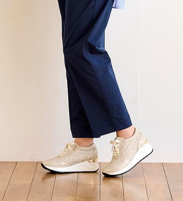 BELLUNA（ベルーナ）の「４Ｅ厚底キルティング風スニーカー（スニーカー）」｜詳細画像