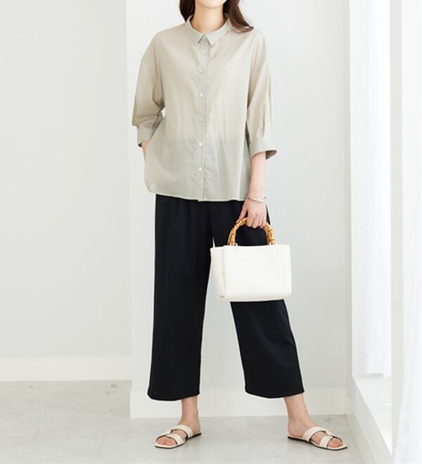 BELLUNA（ベルーナ）の「バックギャザー使いシアーシャツ（シャツ）」｜詳細画像