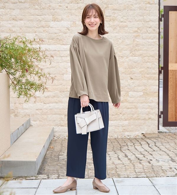 Viola e Viola（ヴィオラ エ ヴィオラ）の「【４つの機能付】楽キレイ袖タックブラウス（ブラウス）」｜詳細画像