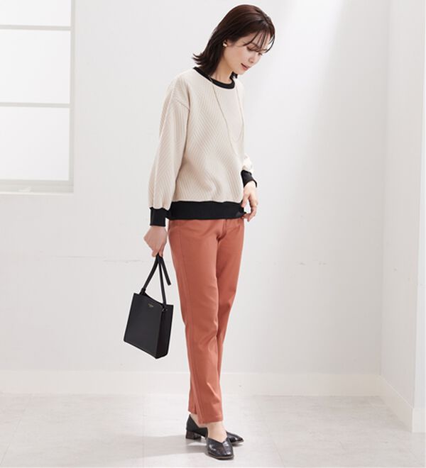 BELLUNA（ベルーナ）の「サラリ快適！蓄熱綿サテンストレッチカラーパンツ（フルレングスパンツ）」｜詳細画像