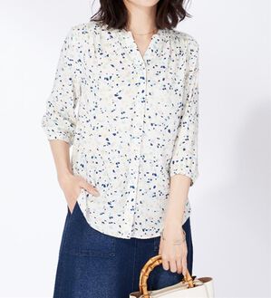 BELLUNA（ベルーナ）の「レーヨン素材ギャザー使いプリントブラウス（ブラウス）」｜アイボリー系幾何柄