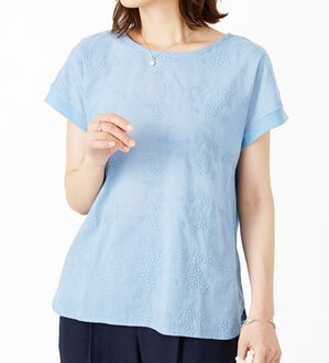 BELLUNA（ベルーナ）の「刺しゅうレース切替プルオーバー（カットソー）」｜ブルー