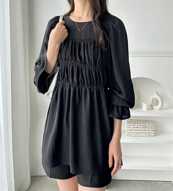 GeeRA（ジーラ）の「シャーリングビスチェデザインチュニックブラウス（ブラウス）」｜ブラック