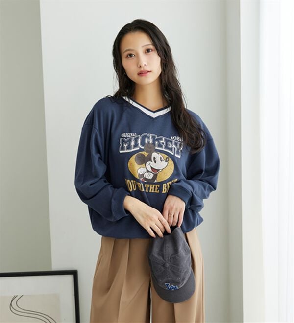 BELLUNA（ベルーナ）の「＜Ｄｉｓｎｅｙ＞【ミッキー】裏毛Ｖネックトレーナー（カットソー）」｜詳細画像