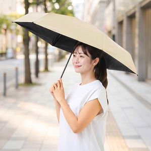 「コンパクト遮熱日傘＜遮光＆ＵＶカット１００％・持ち運びやすい・コンパクト・軽量・男女兼用・晴雨兼用＞（レイングッズ）」｜詳細画像