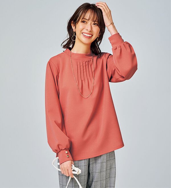 BELLUNA（ベルーナ）の「着脱楽々！袖ボタンデザインブラウス（ブラウス）」｜コーラル