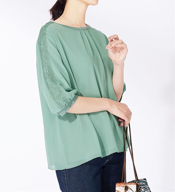 BELLUNA（ベルーナ）の「花柄レースシフォン重ねプルオーバー（カットソー）」｜詳細画像