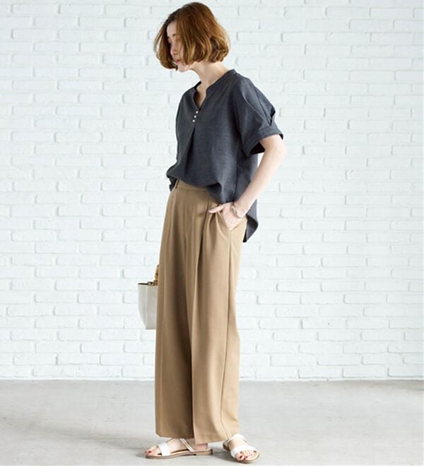 BELLUNA（ベルーナ）の「麻調合繊パール付タックデザインブラウス（ブラウス）」｜詳細画像