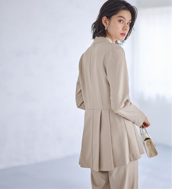 GeeRA（ジーラ）の「【２点セット】パールボタンペプラムプリーツテーパードセットアップ（パンツスーツ）」｜詳細画像