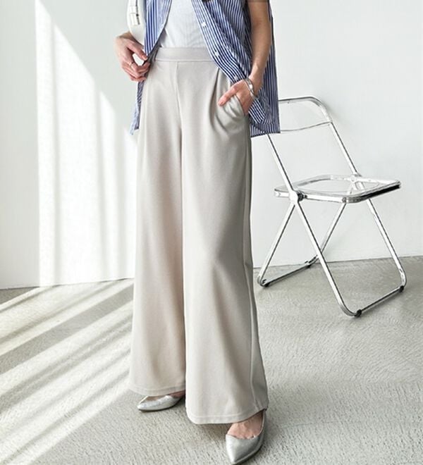 GeeRA（ジーラ）の「接触冷感！美脚ストレッチワイドパンツ（ワイドパンツ・ガウチョ）」｜ライトグレー