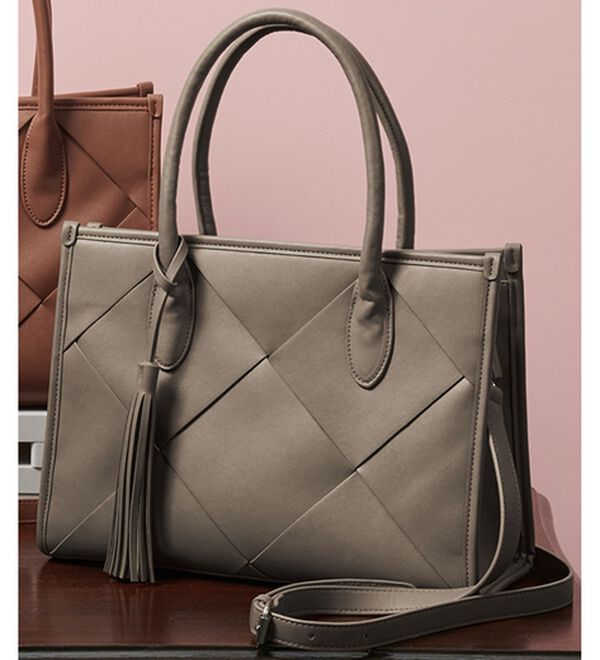 RANAN（ラナン）の「編み込みデザインタッセル付き２Ｗａｙハンドバッグ（ハンドバッグ）」｜グレージュ