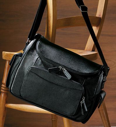 「軽量牛革使いの散策バッグ（メンズショルダーバッグ）」