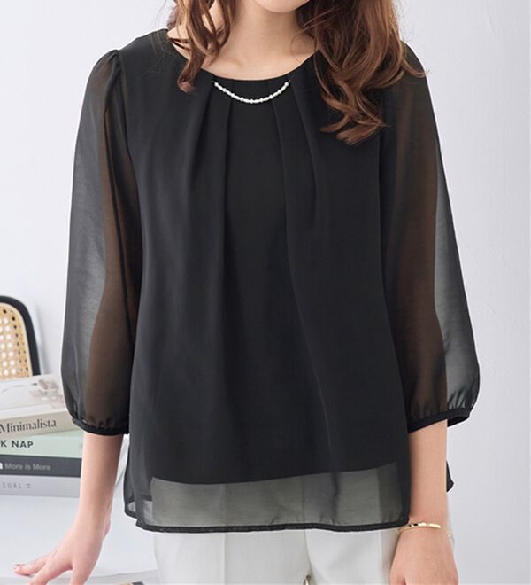 alotta（アロッタ）の「【５つの機能付】ひんやり！アクセ付シフォンタックブラウス（ブラウス）」｜詳細画像