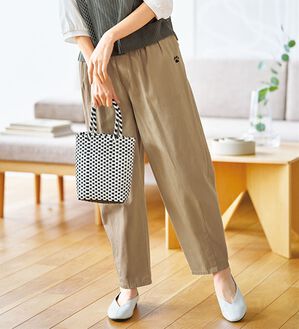 BELLUNA（ベルーナ）の「ネコ刺しゅうゆったりパンツ（ワイドパンツ・ガウチョ）」｜ベージュ