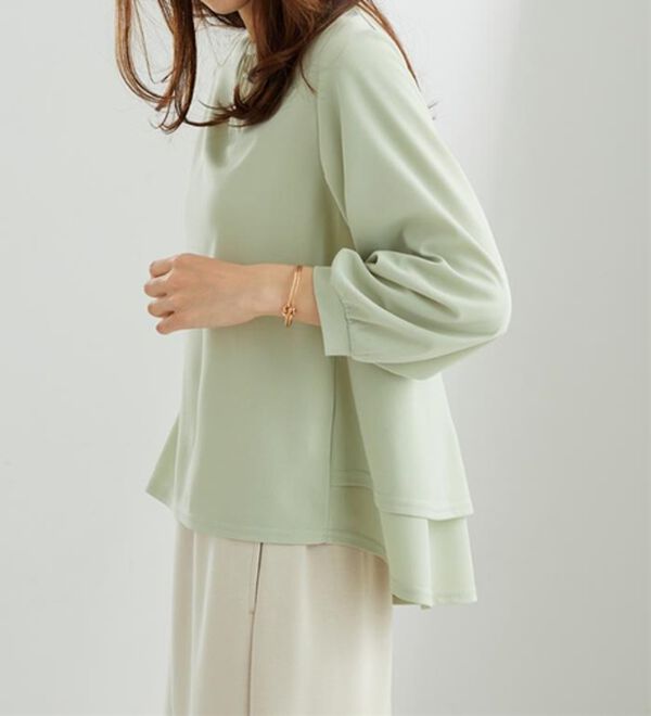BELLUNA（ベルーナ）の「【再入荷】ボリューム袖美人顔バックフレアーＴブラウス（ブラウス）」｜ライトグリーン
