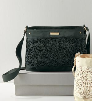 BELLUNA（ベルーナ）の「＜ＬＡＺＹ　ＳＵＳＡＮ＞花柄コード刺しゅうショルダーバッグ（ショルダーバッグ）」｜ブラック