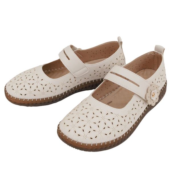 BELLUNA（ベルーナ）の「ゆったりカットワークストラップシューズ（パンプス）」｜詳細画像