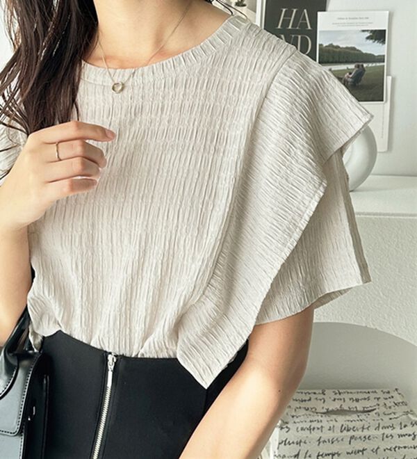 GeeRA（ジーラ）の「ラッフルショルダー表面感カットソー（カットソー）」｜詳細画像