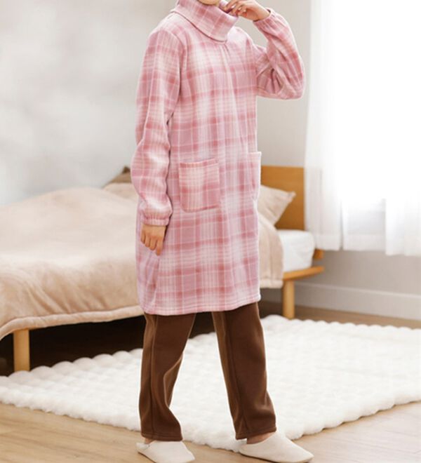LAVIENNE（ラヴィエンヌ）の「ソフトでかるぽかフリースパジャマ　ワンピース（パジャマ・ルームウェア）」｜ピンクチェック
