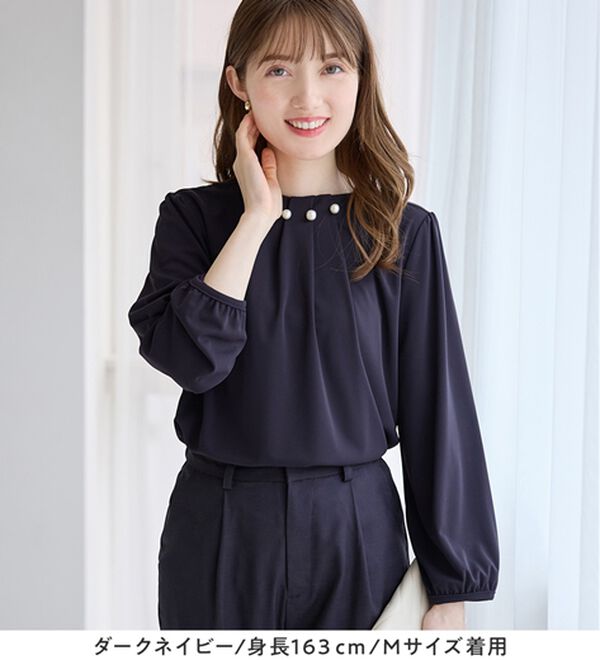 alotta（アロッタ）の「のびのび楽ちん！多機能上品パールデザインブラウス（ブラウス）」｜詳細画像