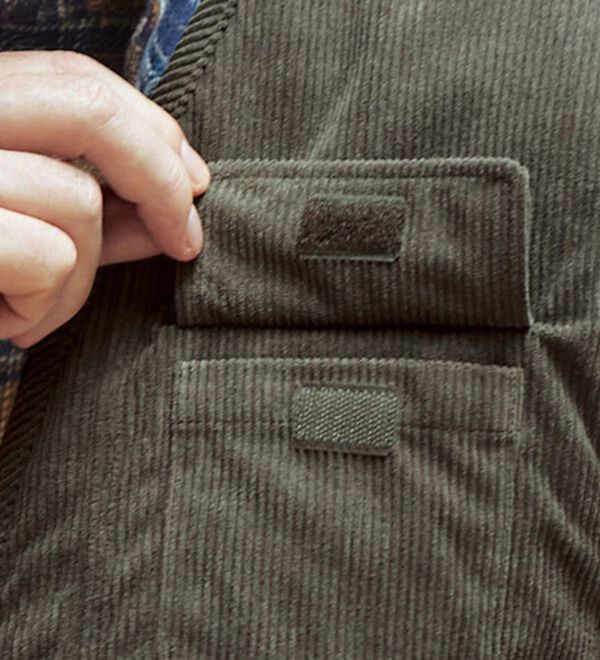 「柔らかコーデュロイ裏ボア多ポケットベスト（メンズベスト）」｜詳細画像